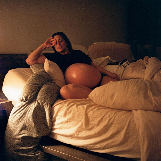 Ashley Graham došla s dvojčaty v břiše do 40. týdnu těhotenství. 