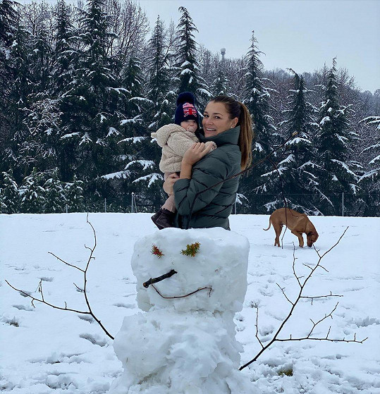 Konec izolace. Rodina si užívala sněhu, který napadl v Turíně.