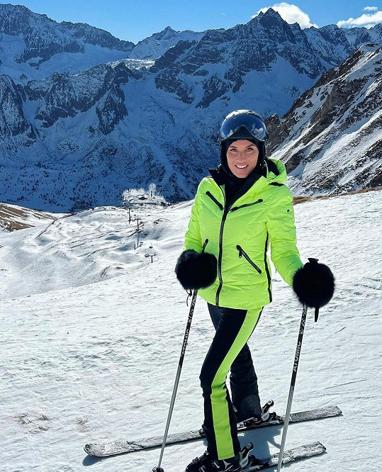 Lucie Šlégrová vyrazila do Alp na lyžovačku.