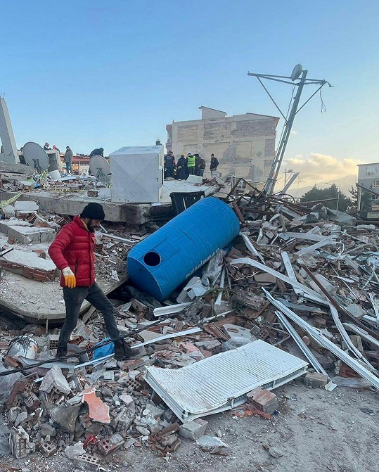 Tragické zemětřesení v Turecku zasáhlo i v rodném městě jejího partnera.