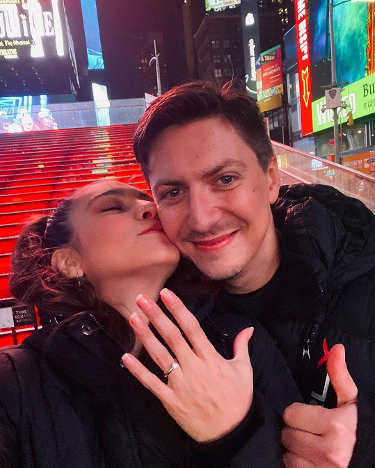 Sára Affašová a Martin Donutil se zasnoubili.