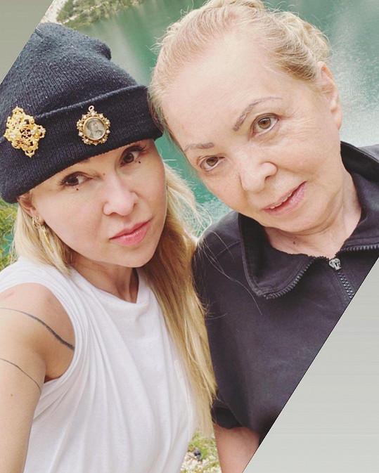 Kateřina Kaira Hrachovcová s maminkou