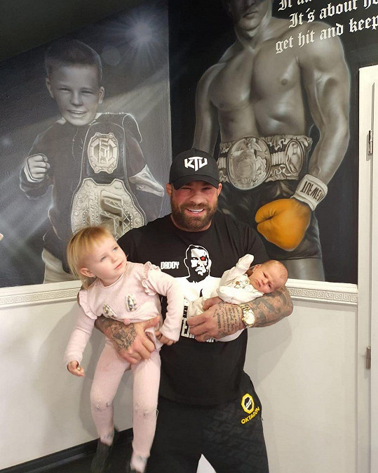 Karlos Vémola s dcerou Lili a synem Rockym