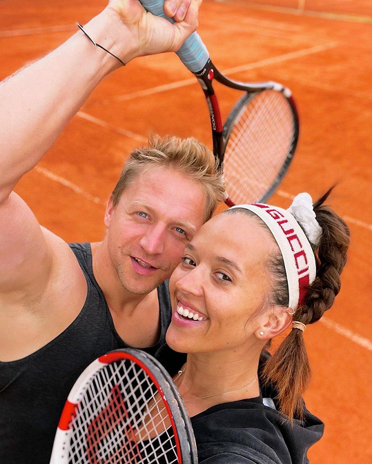 Manželé Klusovi spolu zkoušeli i hrát tenis.