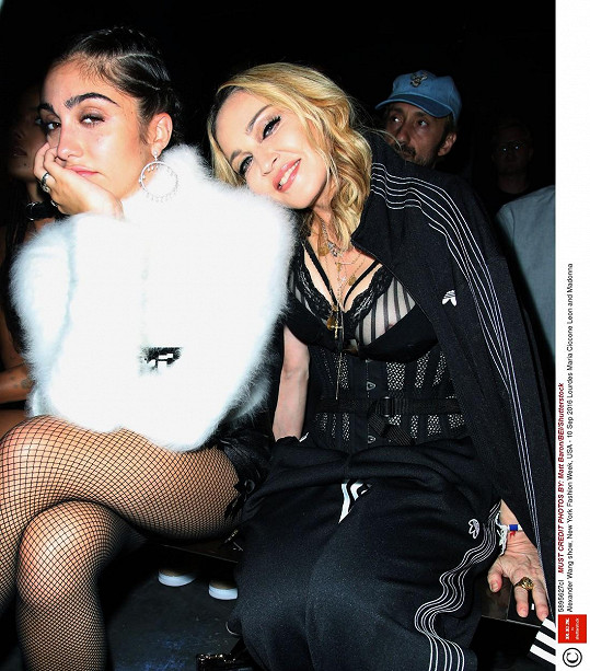 Madonna s dcerou Lourdes na fotografii z módní show návrháře Alexandera Wanga během New York Fashion Weeku v roce 2016