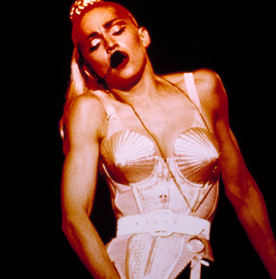 Madonna v ikonickém modelu od Jean-Paula Gaultiera
