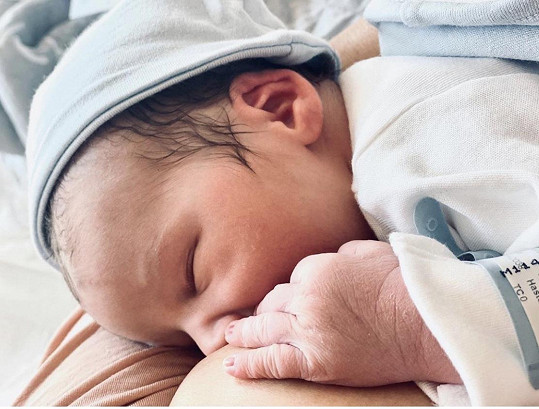 25. března porodila Victoria Velvet syna Zacharyho.