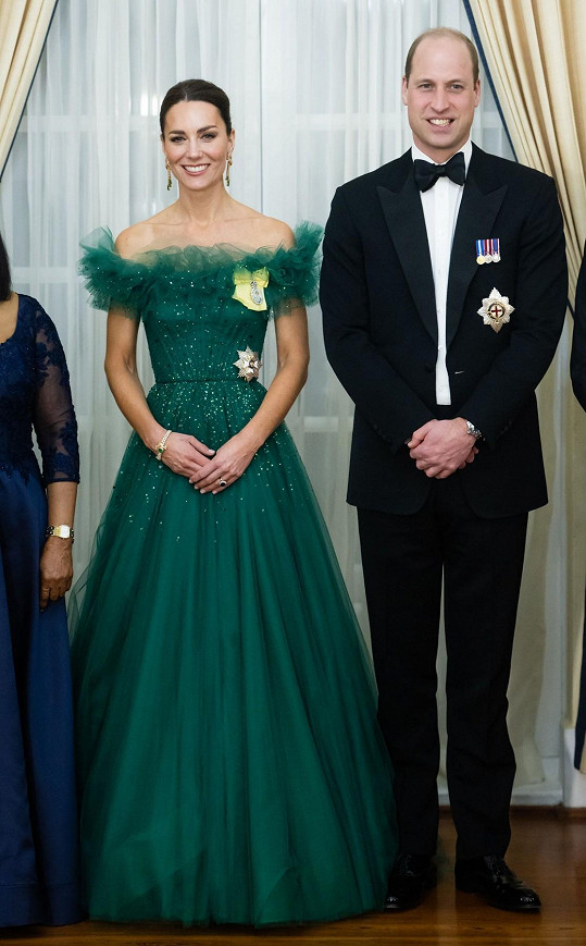 Vévodkyně Kate a princ William na galavečeři na Jamajce 