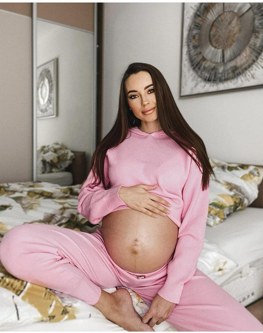 Nikola Bechyňová je v 9. měsíci těhotenství.