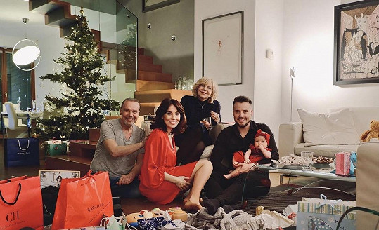 Hana Zagorová a Štefan Margita si domů pozvali skadatele Michala Kindla s partnerkou a miminkem.