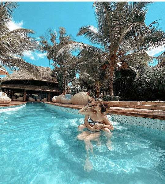 Kazma s Andreou odpočívají na Zanzibaru v luxusním resortu, který miluje i Simona Krainová. 