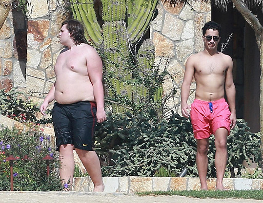 Na to, jak je Chris mladý, má pořádnou nadváhu.