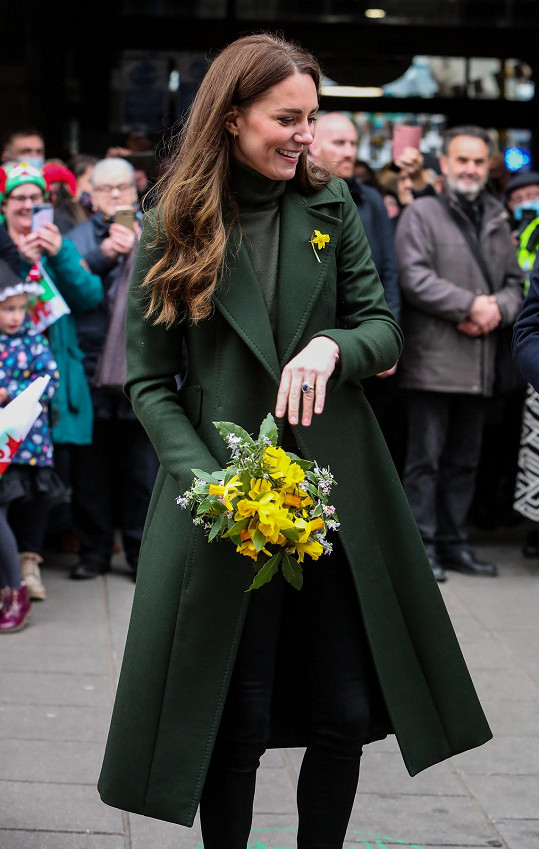 Kate znovu vytáhla kabát, který už na oficiálních událostech nosila dříve. 