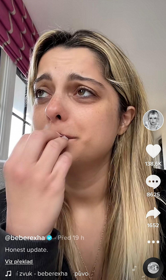 Bebe Rexha se ve svém posledním videu na TikToku rozbrečela kvůli své váze. 