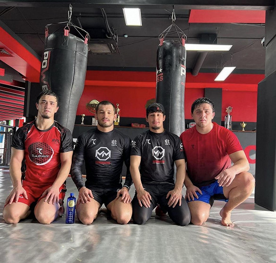 Mach v Uzbekistánu trénuje a založil vlastní soutěže MMA.