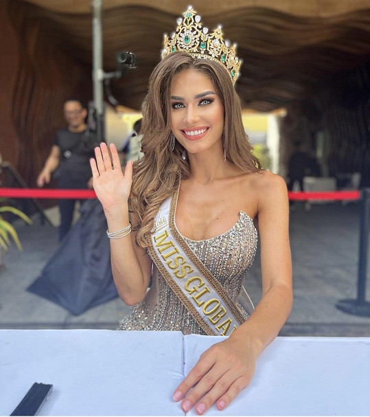 Karolína Kokešová je vítězkou světové soutěže krásy Miss Global 2019.