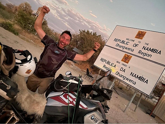 Martin Písařík má za sebou dobrodružnou cestu na motorce Afrikou.