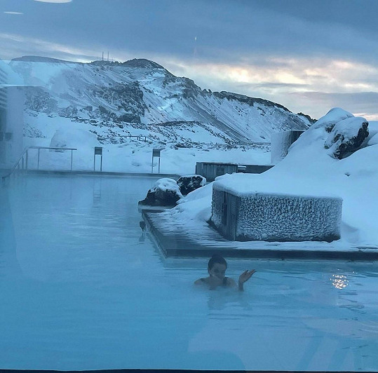 Lilia Khousnoutdinova si užívá zimu na Islandu.