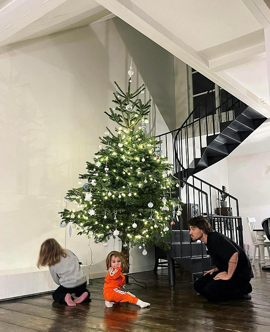 I Emma Smetana ukázala svůj vánoční stromeček. 