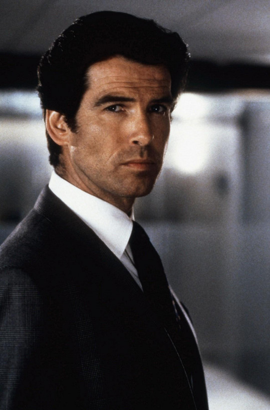 Ve Zlatém oku a dalších se tak v roli agenta 007 blýsknul Pierce Brosnan. 