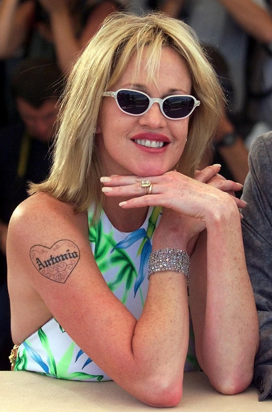 V roce 2000 se Melanie Griffith pyšnila tetováním svého manžela Antonia Banderase. To si po rozvodu nechala odstranit. 
