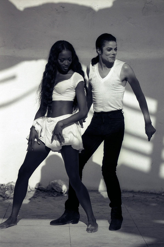 Naomi s Michaelem Jacksonem v legendárním klipu jeho písně In The Closet v roce 1991.