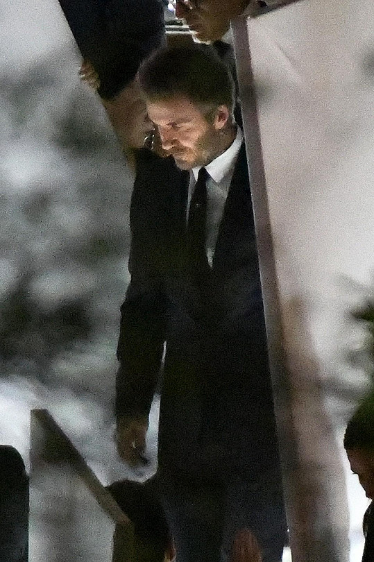 David Beckham šel zpěvákovi za svědka. 