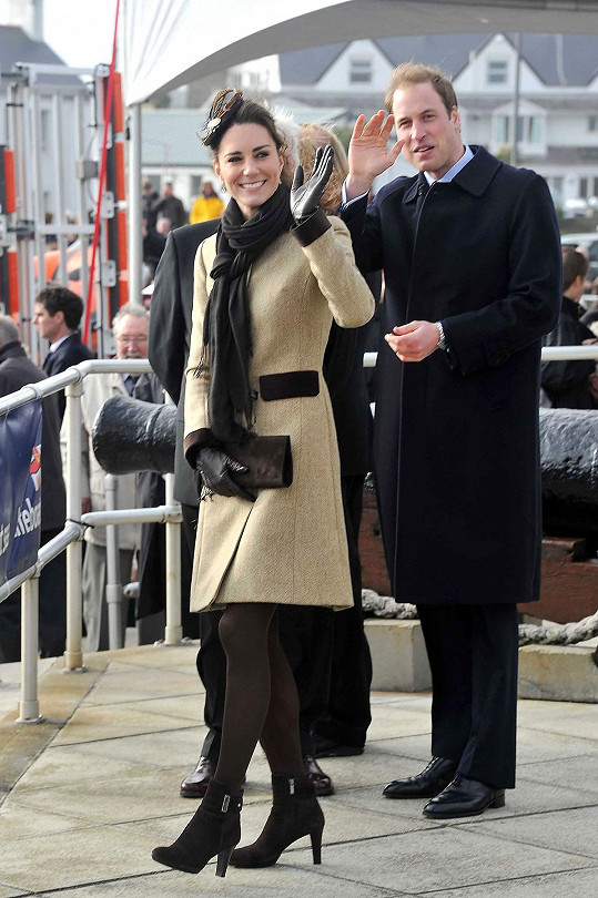 Ty totiž měla na sobě už v roce 2011, kdy poprvé plnila jako snoubenka prince Williama své královské povinnosti. 