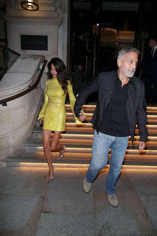 Amal Clooney je mimořádně štíhlá. 