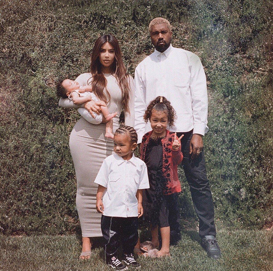 Kim Kardashian a Kanye West s dětmi North, Saintem a Chicago