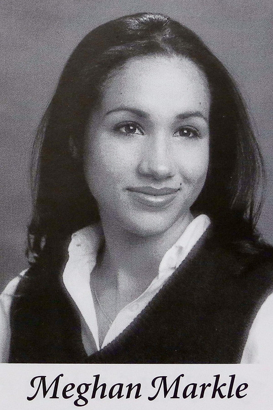 Meghan na školní fotografii z roku 1999.