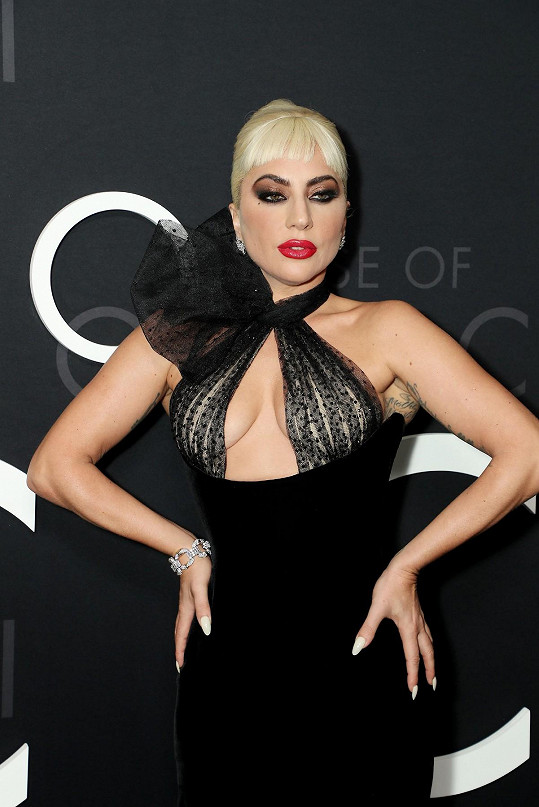 Lady Gaga už za roli ve filmu Klan Gucci získala nominaci na Zlatý glóbus. 