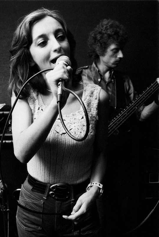 Jana Kratochvílová v roce 1976. To ještě zpívala bez bizarních kostýmů.