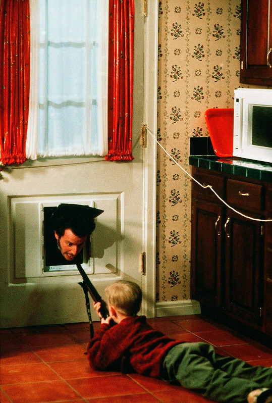 Daniel Stern a Macaulay Culkin v komedii Sám doma.