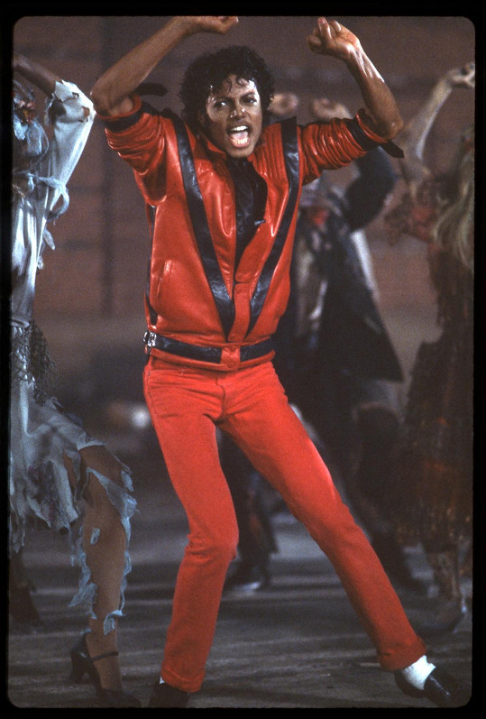 Michael Jackson v klipu k legendární písni Thriller. 