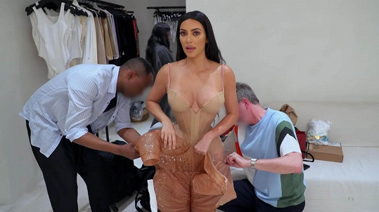 Kim Kardashian zavzpomínala na loňskou akci Met Gala, kam oblékla i korzet.
