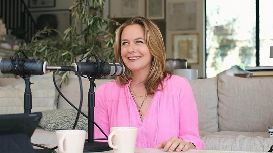 Alicia Silverstone v podcastu Ellen Fisher popsala svůj přístup k mateřství.