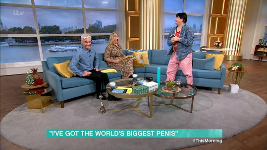 Jonah Falcon moderátorům ukázal fotku svého penisu, který je prý největší na světě.