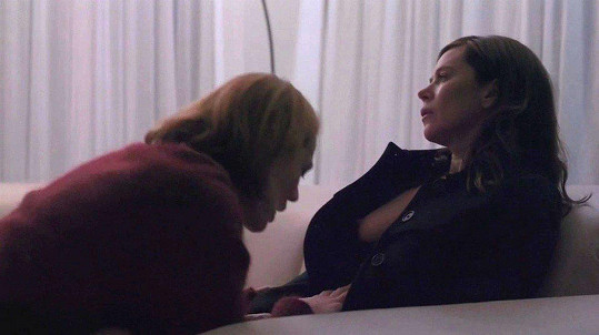 Anna Friel se objevuje v lesbických scénách seriálu HBO Já, společnice (The Girlfriend Experience).