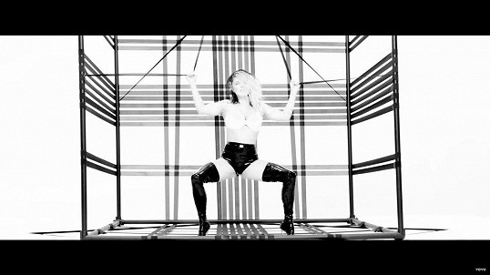 Fergie Fergie - Fergie natočila sexy klip s nemravnou raperk