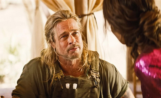 Ve filmu se blýsknul i Brad Pitt. 