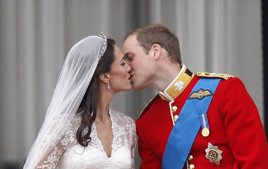Na svatební den Kate a Williama byl vyhlášen státní svátek.