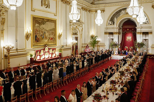 Opulentní hostina v Buckinghamském paláci