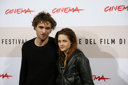 Kristen Stewart a Robert Pattinson byli hojně obletovaným slavným párem. 