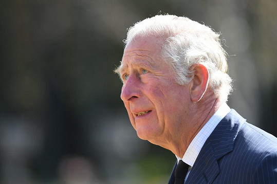 Princ Charles truchlí pro zesnulého otce, vévodu z Edinburghu.