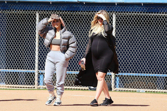 Kim s těhotnou sestrou Khloé