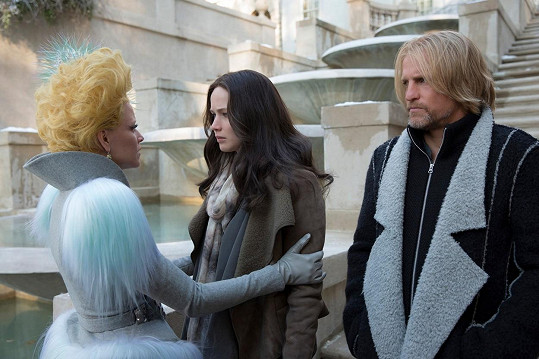 Woody Harrelson využil příležitosti a políbil Elizabeth Banks v posledním díle Hunger Games. 