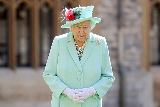 Královna považuje slova o rasismu za znepokojivá.