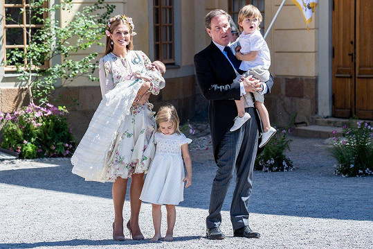 Madeleine a Chris spolu mají tři děti - Leonore, Nicolase a Adrienne.