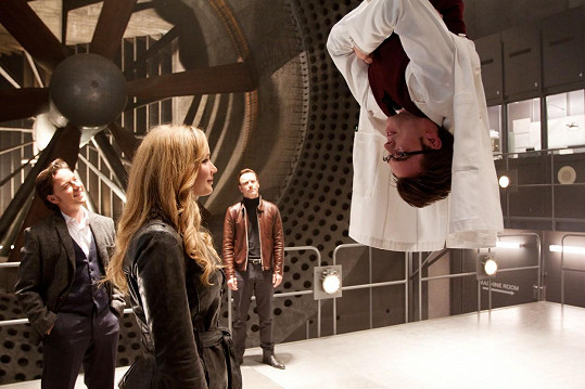Líbací scény si užili i Jennifer Lawrence a Nicholas Hoult v X-menech.